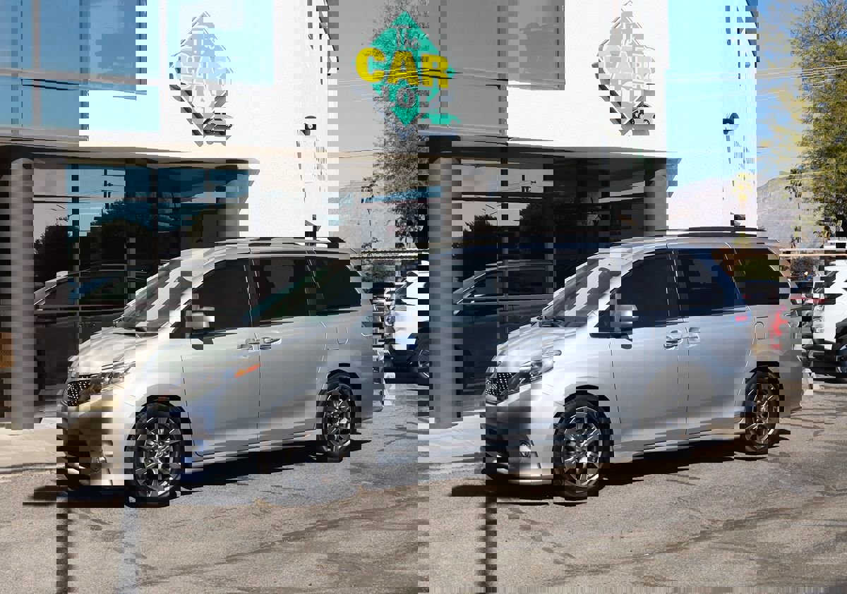 Used 2017 Toyota Sienna SE Premium image 7