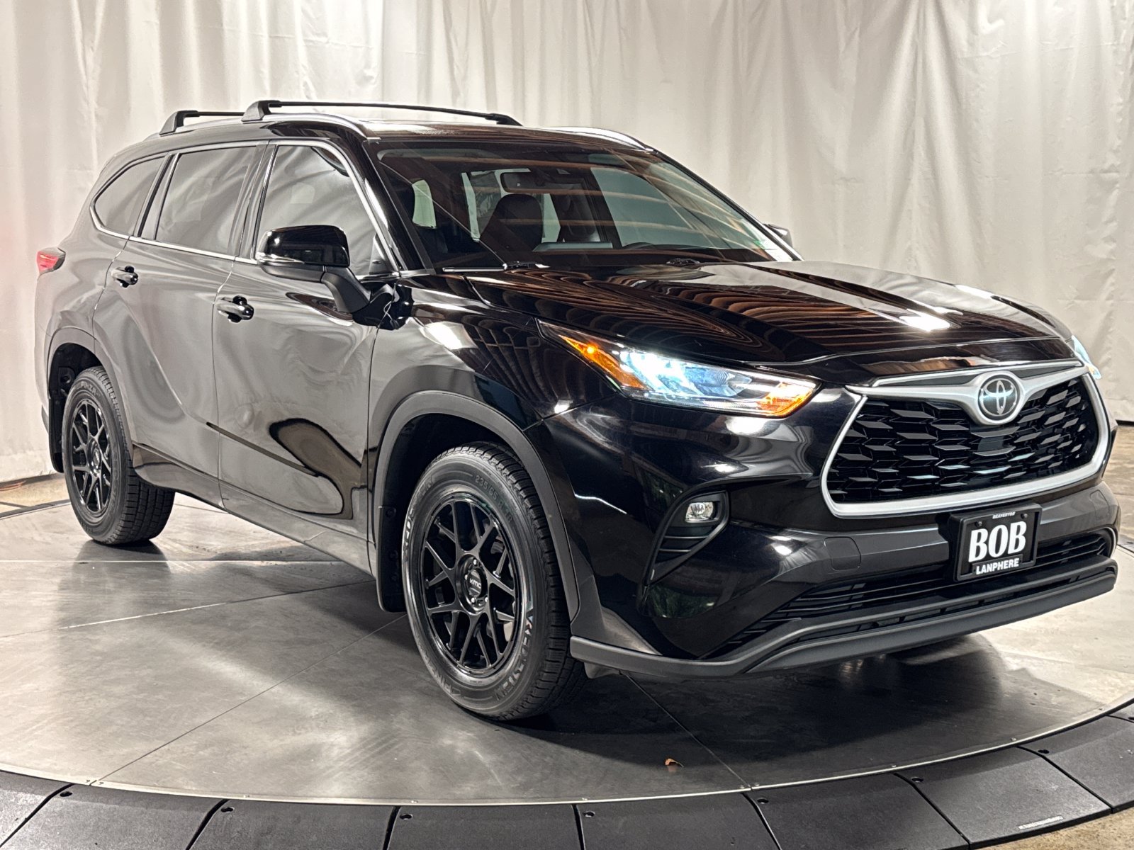 Used 2020 Toyota Highlander XLE AWD/4WD image 7