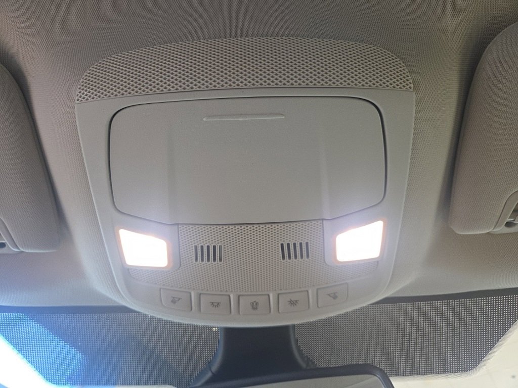 Used 2024 Ford Edge Titanium image 28