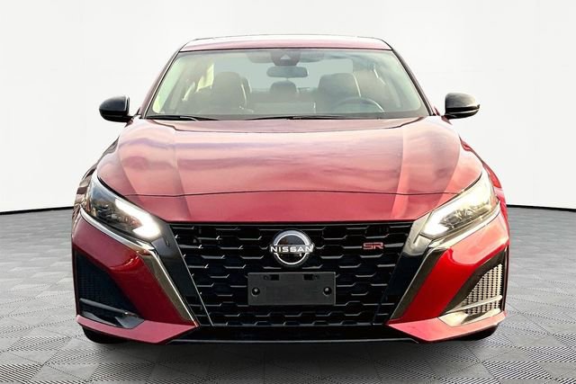 Used 2023 Nissan Altima 2.5 SR w/ SR Premium Package image 2