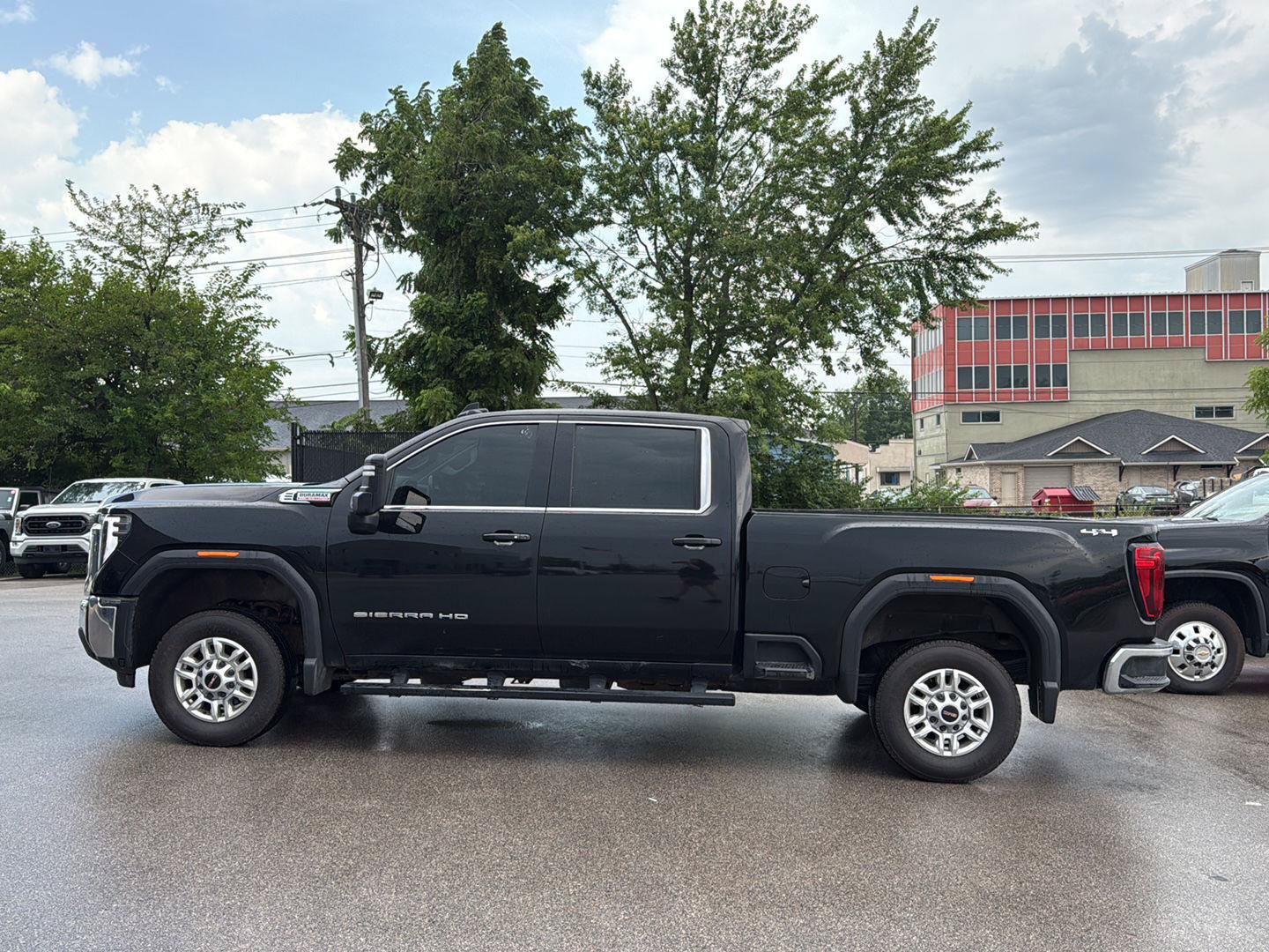 Used 2024 GMC Sierra 2500 SLE w/ SLE Value Package AWD/4WD image 6