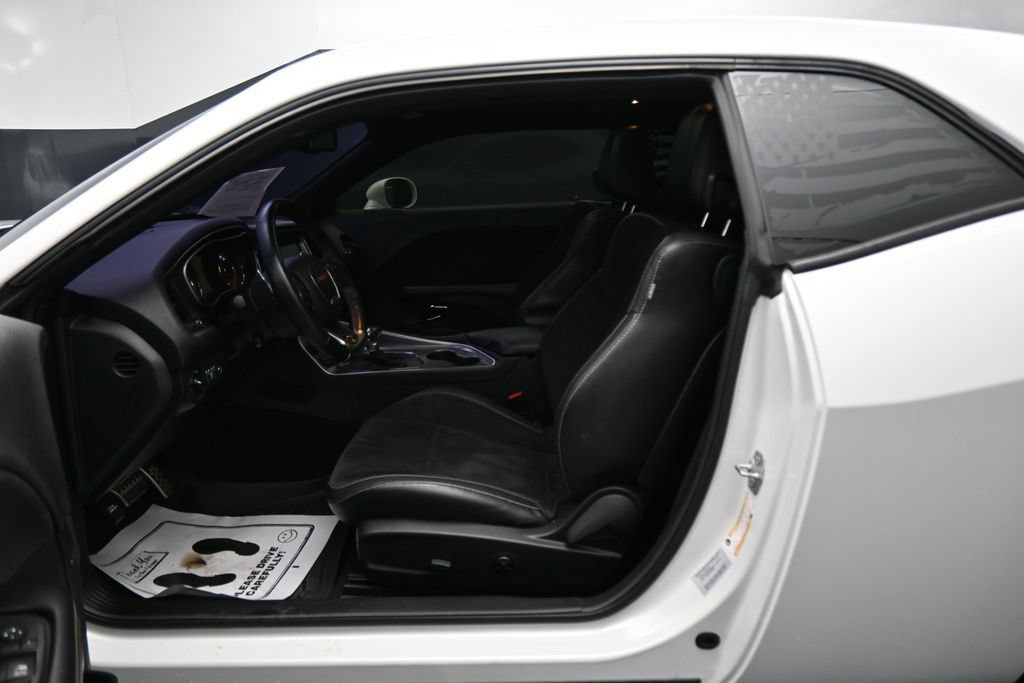Used 2016 Dodge Challenger SRT Hellcat RWD image 9
