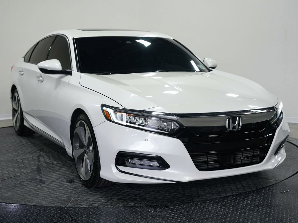 Used 2018 Honda Accord Touring image 3