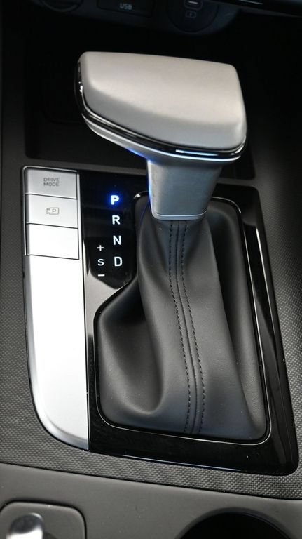 Used 2025 Hyundai Elantra Sport FWD image 34