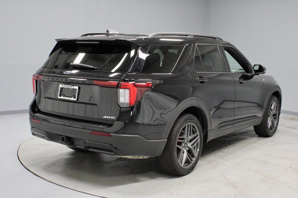 Certified 2025 Ford Explorer ST-Line w/ ST-Line Street Pack image 12