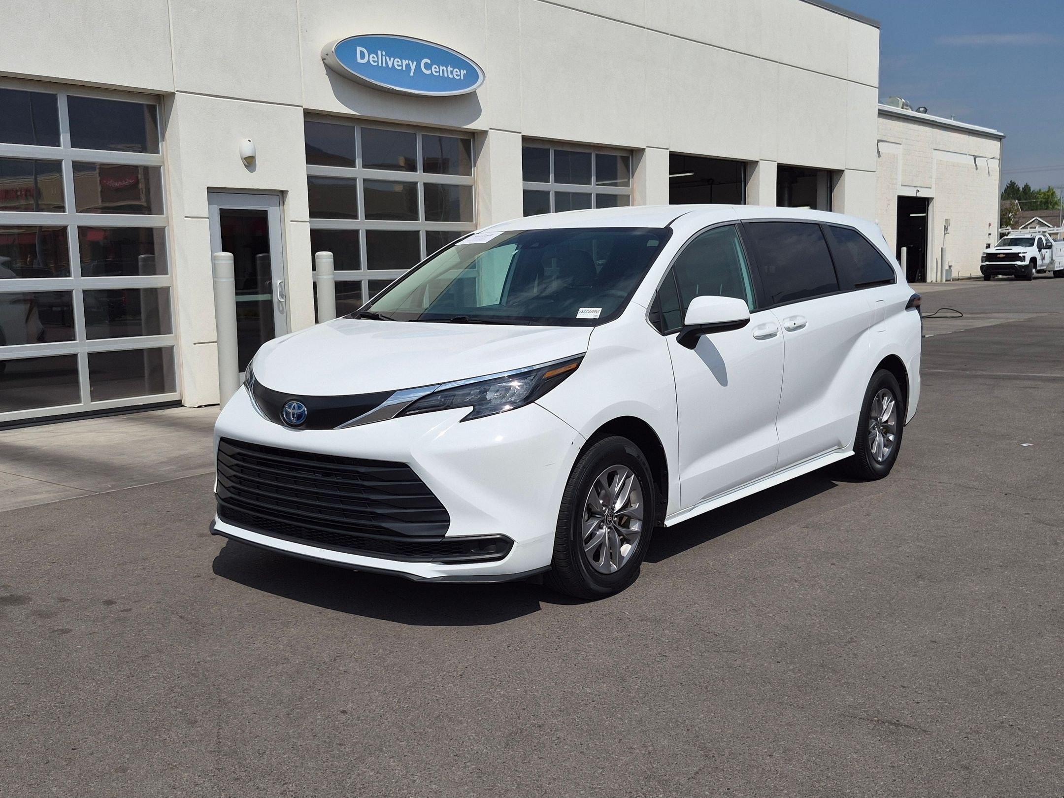 Used 2025 Toyota Sienna LE FWD image 11