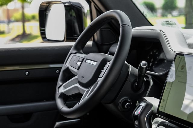 New 2026 Land Rover Defender 110 X-Dynamic SE AWD/4WD image 19