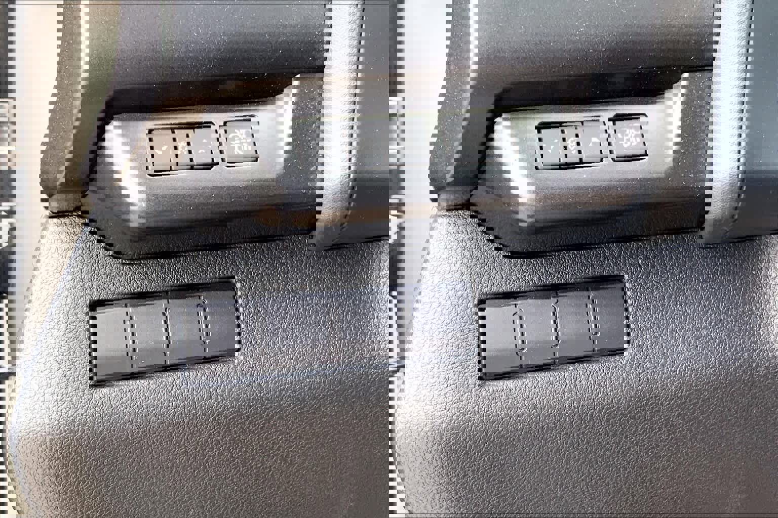 Used 2020 Lexus UX 200 w/ Premium Package image 35