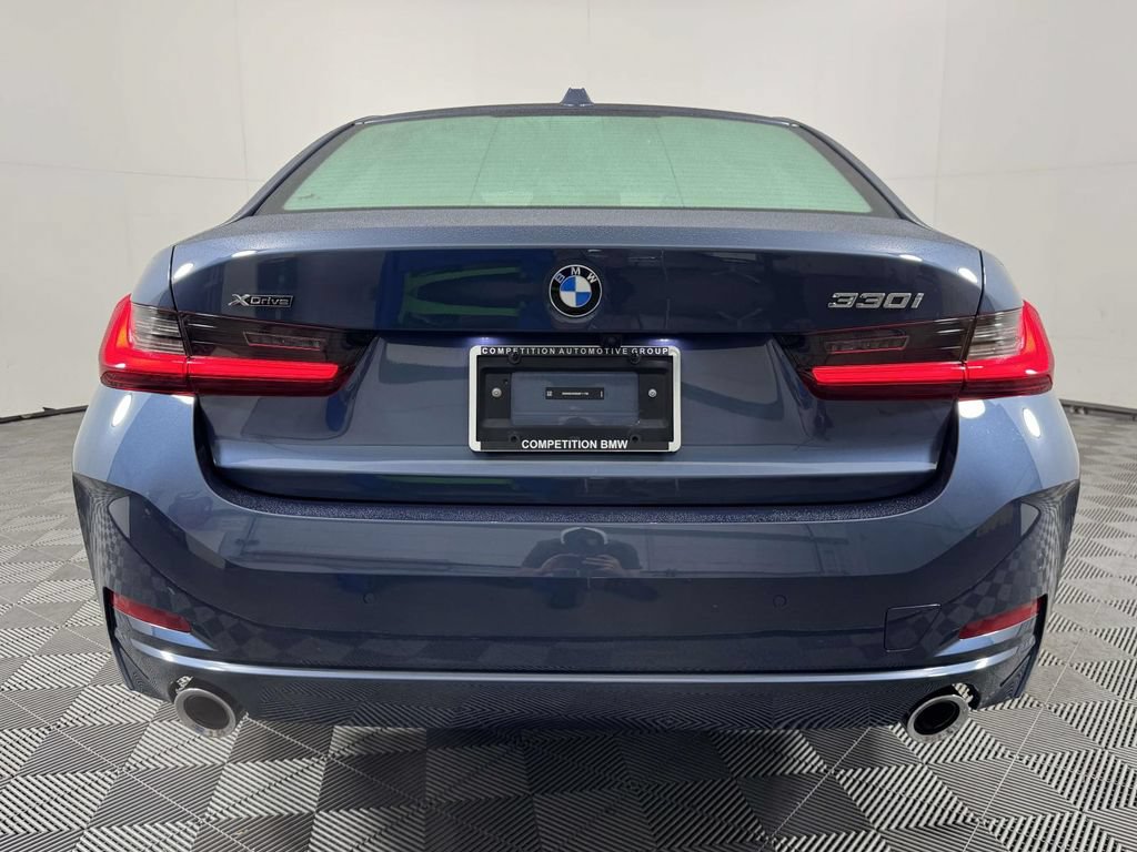 Used 2025 BMW 330i xDrive Sedan w/ Premium Package AWD/4WD image 9