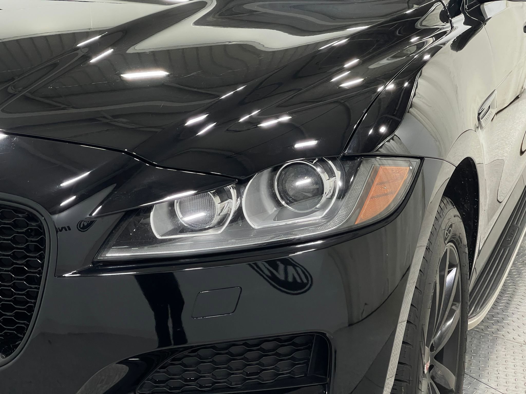 Used 2019 Jaguar F-PACE Prestige image 31