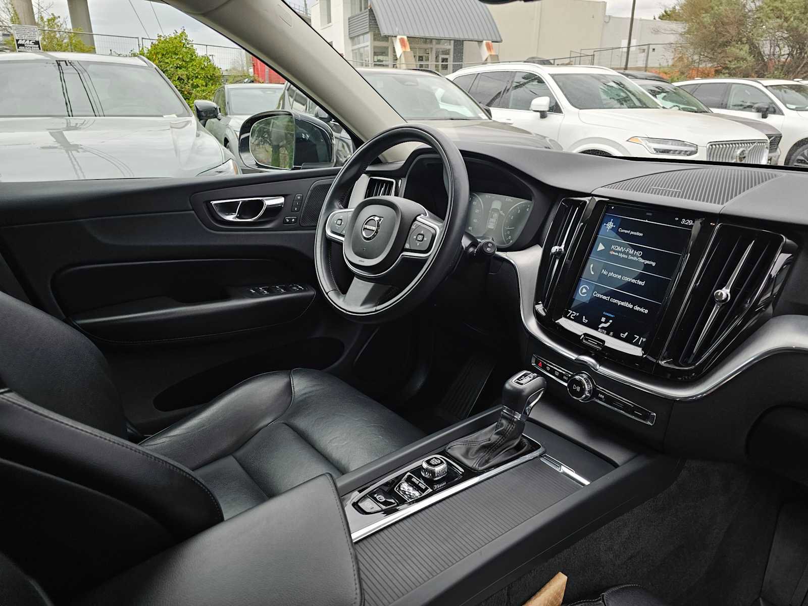 Used 2019 Volvo XC60 T5 Momentum w/ Multimedia Package image 10