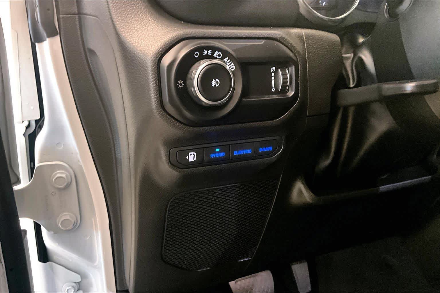Used 2023 Jeep Wrangler Unlimited Sahara AWD/4WD image 30
