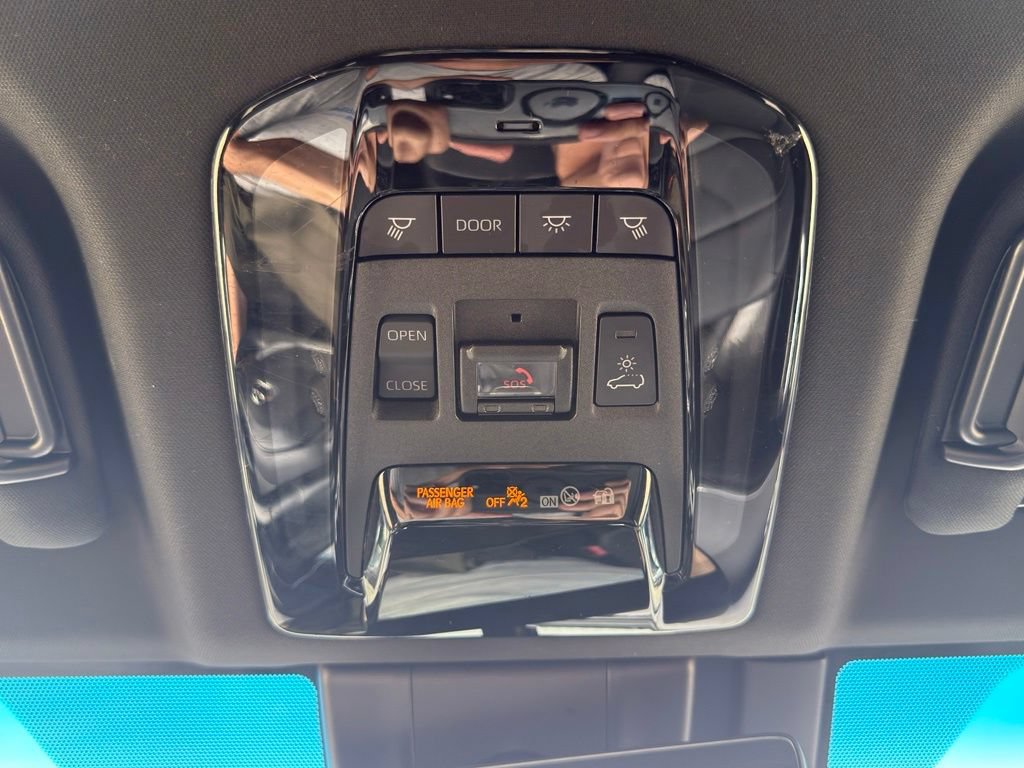 Used 2022 Toyota Venza Limited w/ Advanced Technology Package AWD/4WD image 28