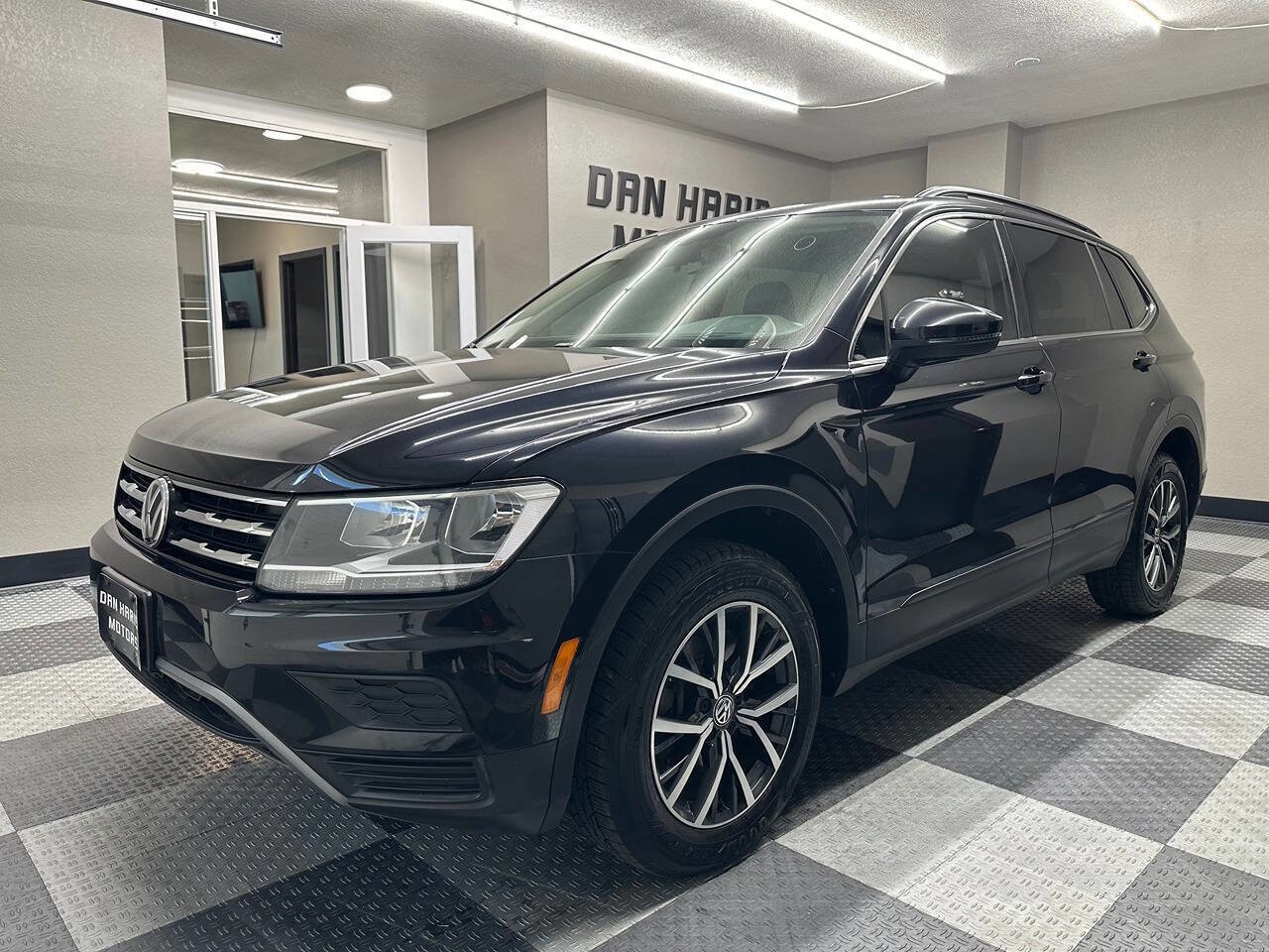 Used 2019 Volkswagen Tiguan SE image 2