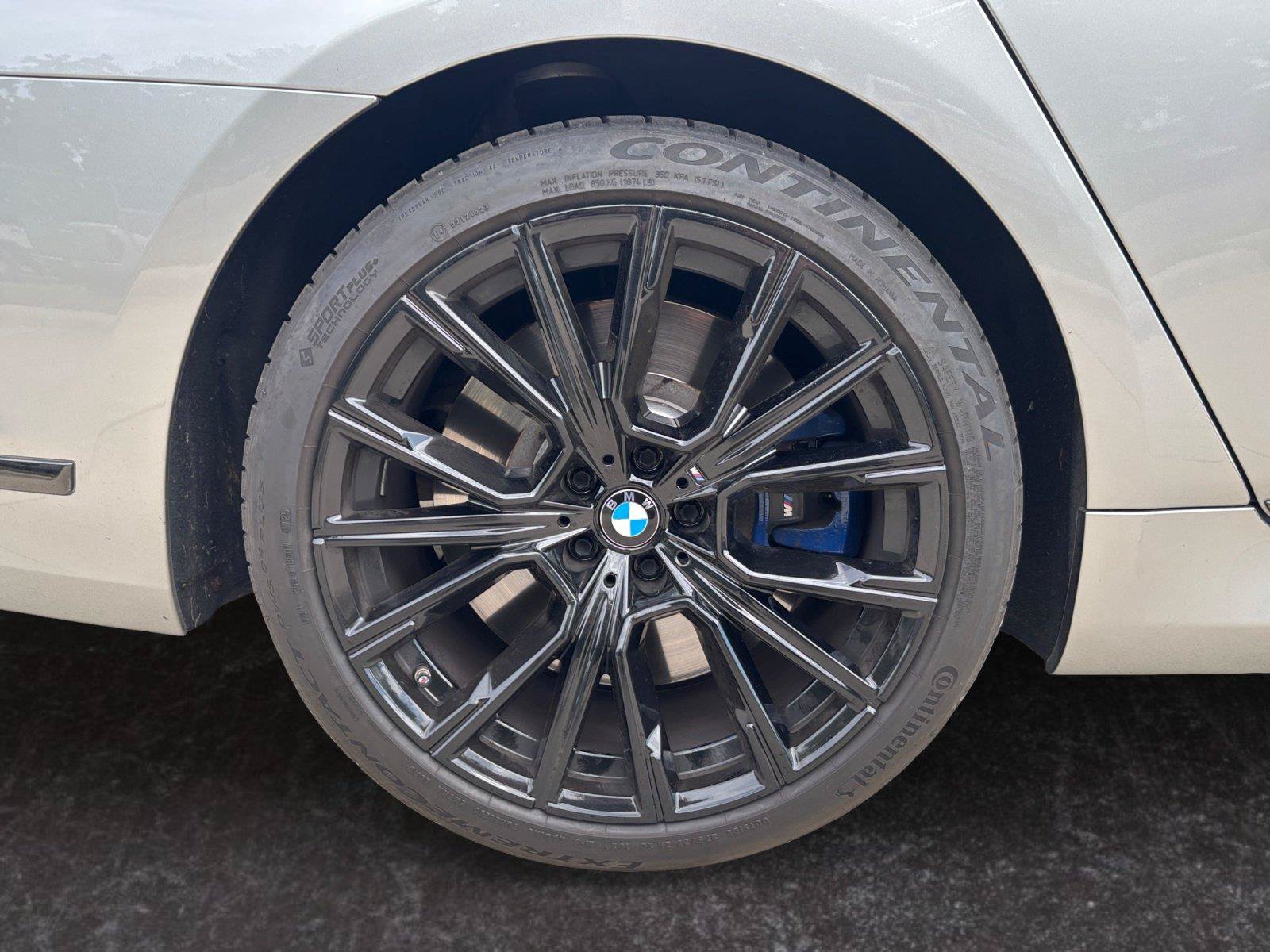 Used 2020 BMW M760i xDrive AWD/4WD image 27