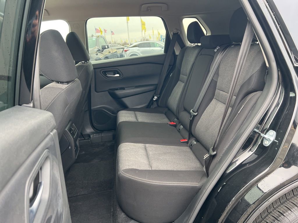 Used 2025 Nissan Rogue SV image 28