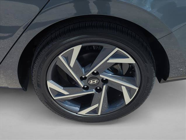 Used 2025 Hyundai Elantra SEL FWD image 9