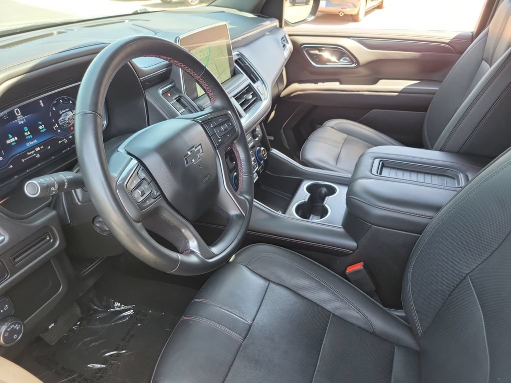 Used 2024 Chevrolet Suburban RST w/ Luxury Package AWD/4WD image 3