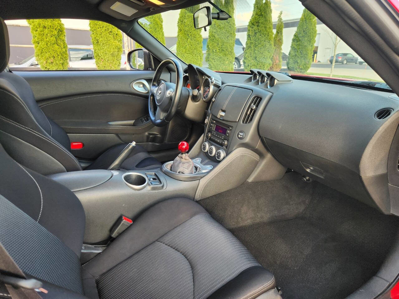 Used 2018 Nissan 370Z Coupe image 8