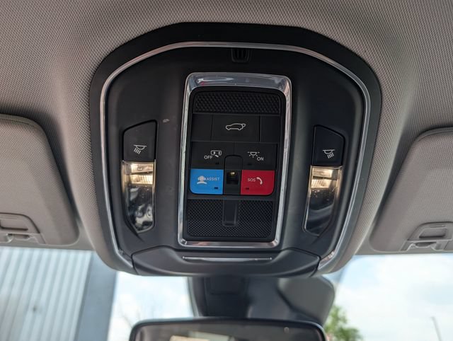Used 2022 Jeep Grand Cherokee L Limited AWD/4WD image 24