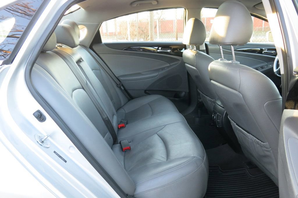 Used 2013 Hyundai Sonata Limited w/ Premium Pkg image 15