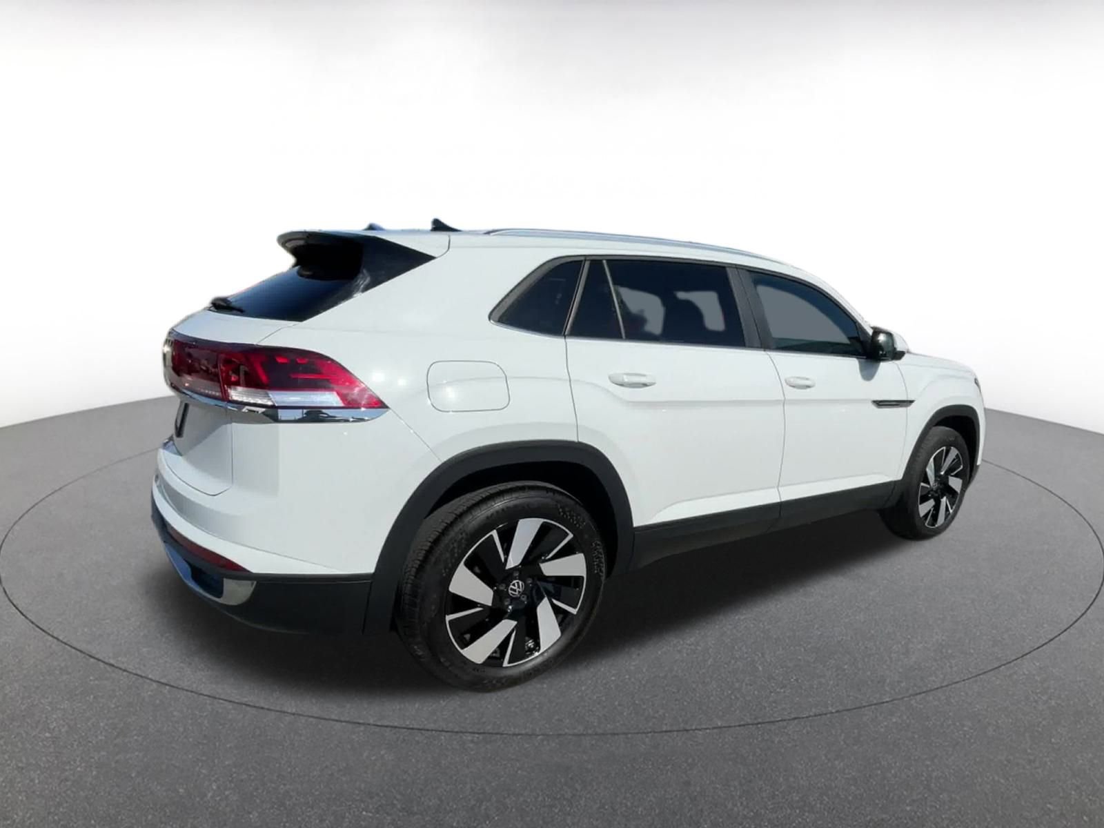 Used 2025 Volkswagen Atlas Cross Sport SE image 15