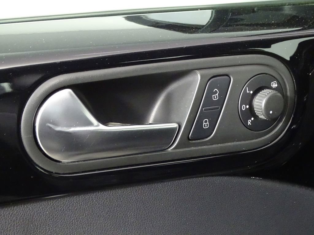 Used 2014 Volkswagen Beetle 2.5 image 14