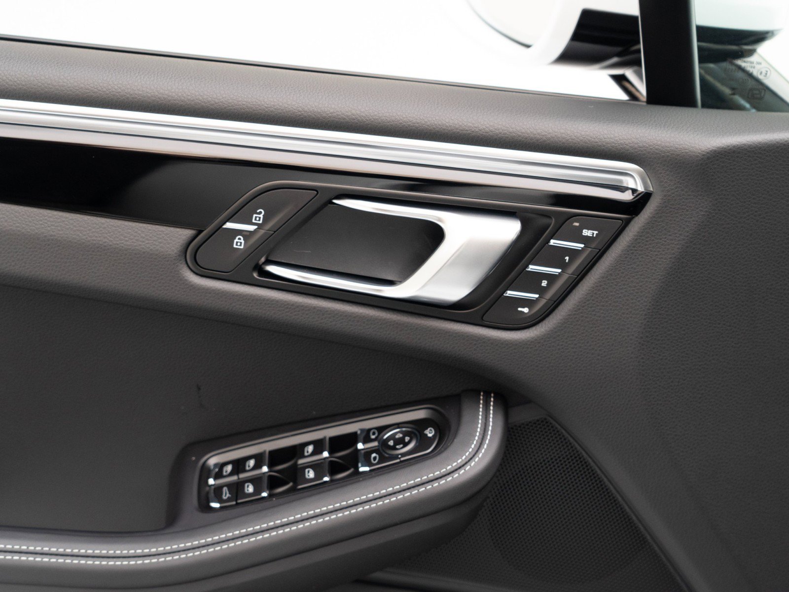 New 2026 Porsche Macan Turbo image 25