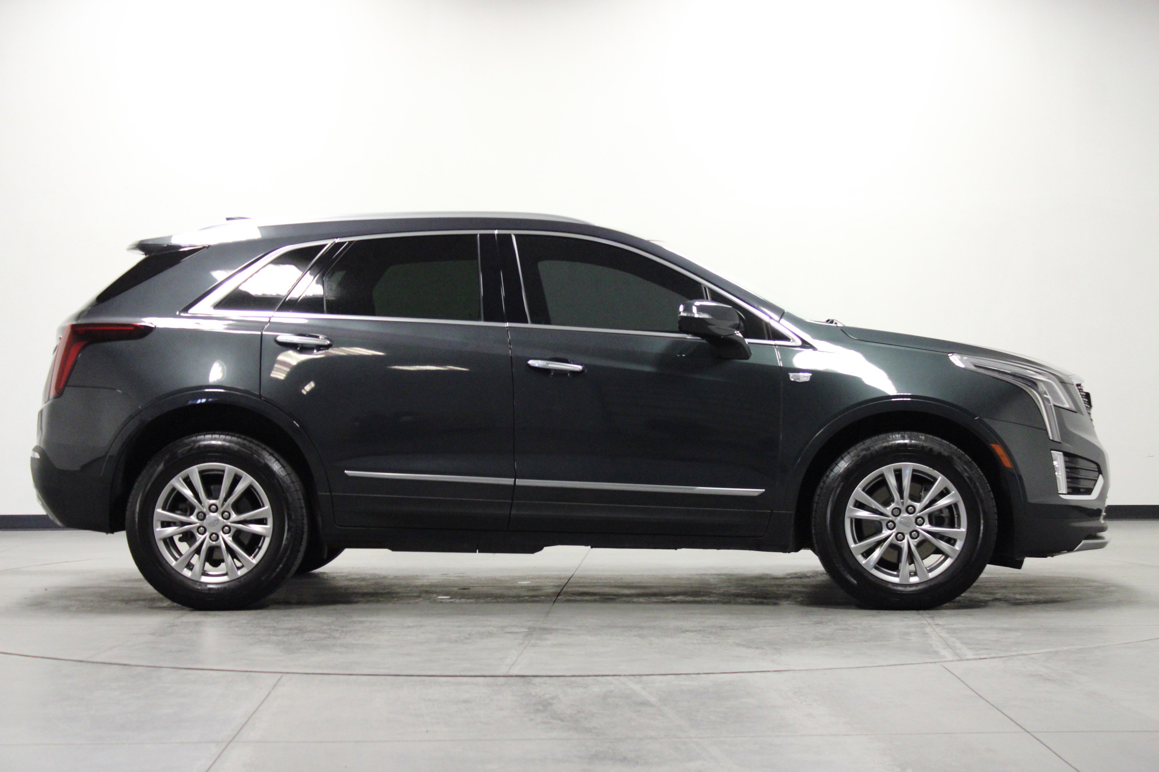 Used 2022 Cadillac XT5 Premium Luxury image 3