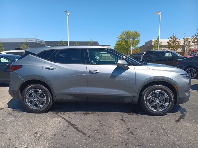 Used 2025 Chevrolet Blazer LT AWD/4WD image 4