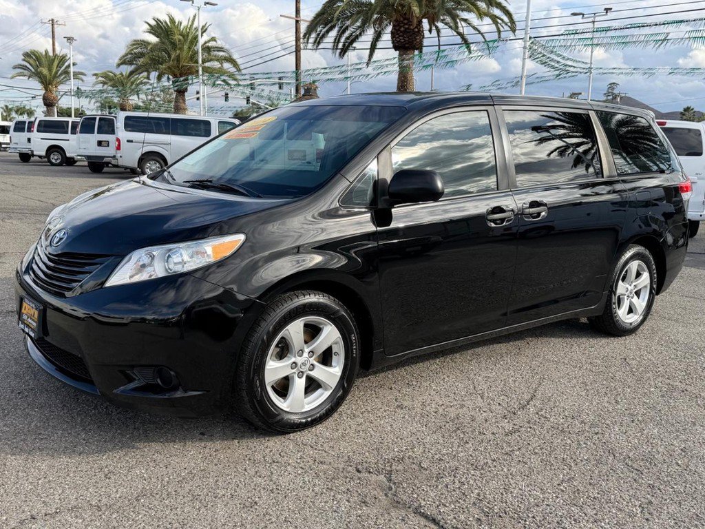 Used 2014 Toyota Sienna L image 12