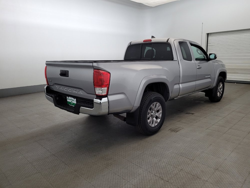 Used 2016 Toyota Tacoma SR5 AWD/4WD image 9