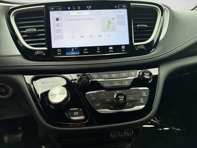 Used 2024 Chrysler Pacifica Touring-L w/ S Appearance Package FWD image 18