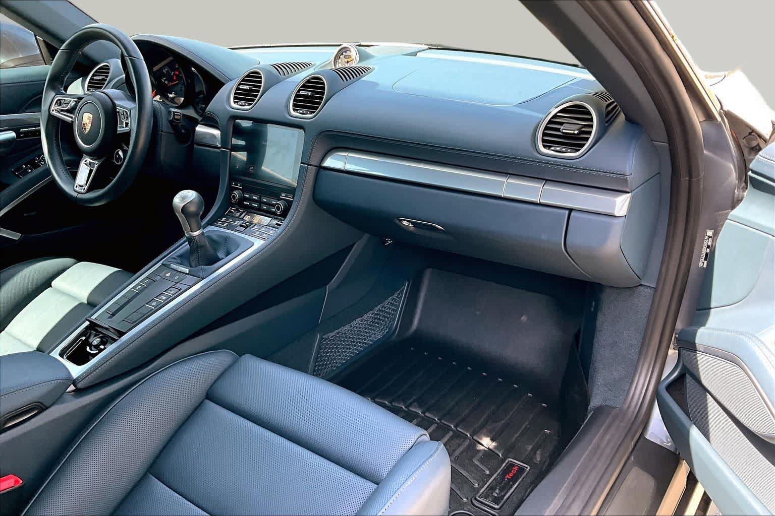 Used 2025 Porsche 718 Cayman RWD image 19