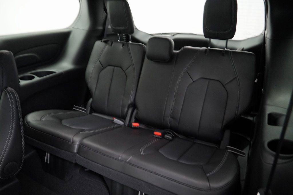 New 2026 Chrysler Pacifica Select w/ S Appearance Package image 18