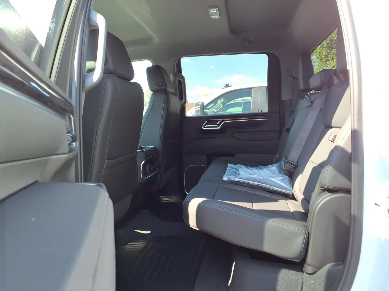 New 2026 Chevrolet Silverado 3500 LTZ w/ LTZ Convenience Package AWD/4WD image 16