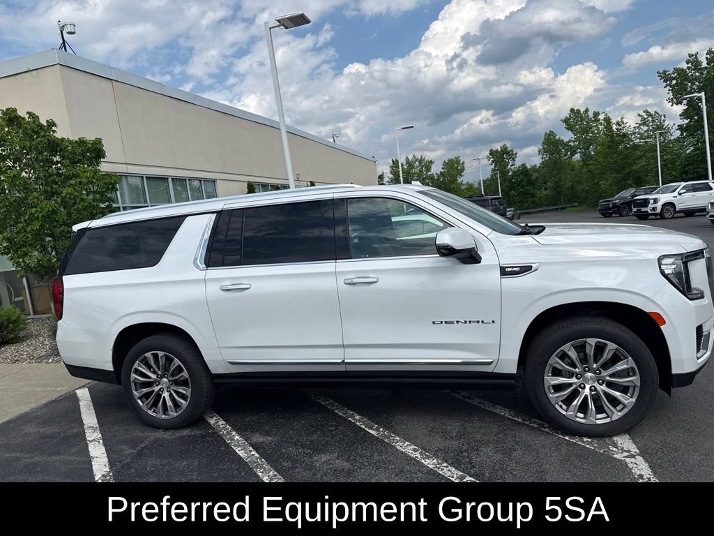 Used 2021 GMC Yukon XL Denali w/ Denali Ultimate Package AWD/4WD image 5