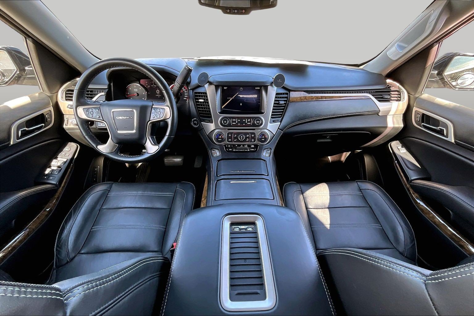 Used 2015 GMC Yukon Denali w/ Premium Package AWD/4WD image 14
