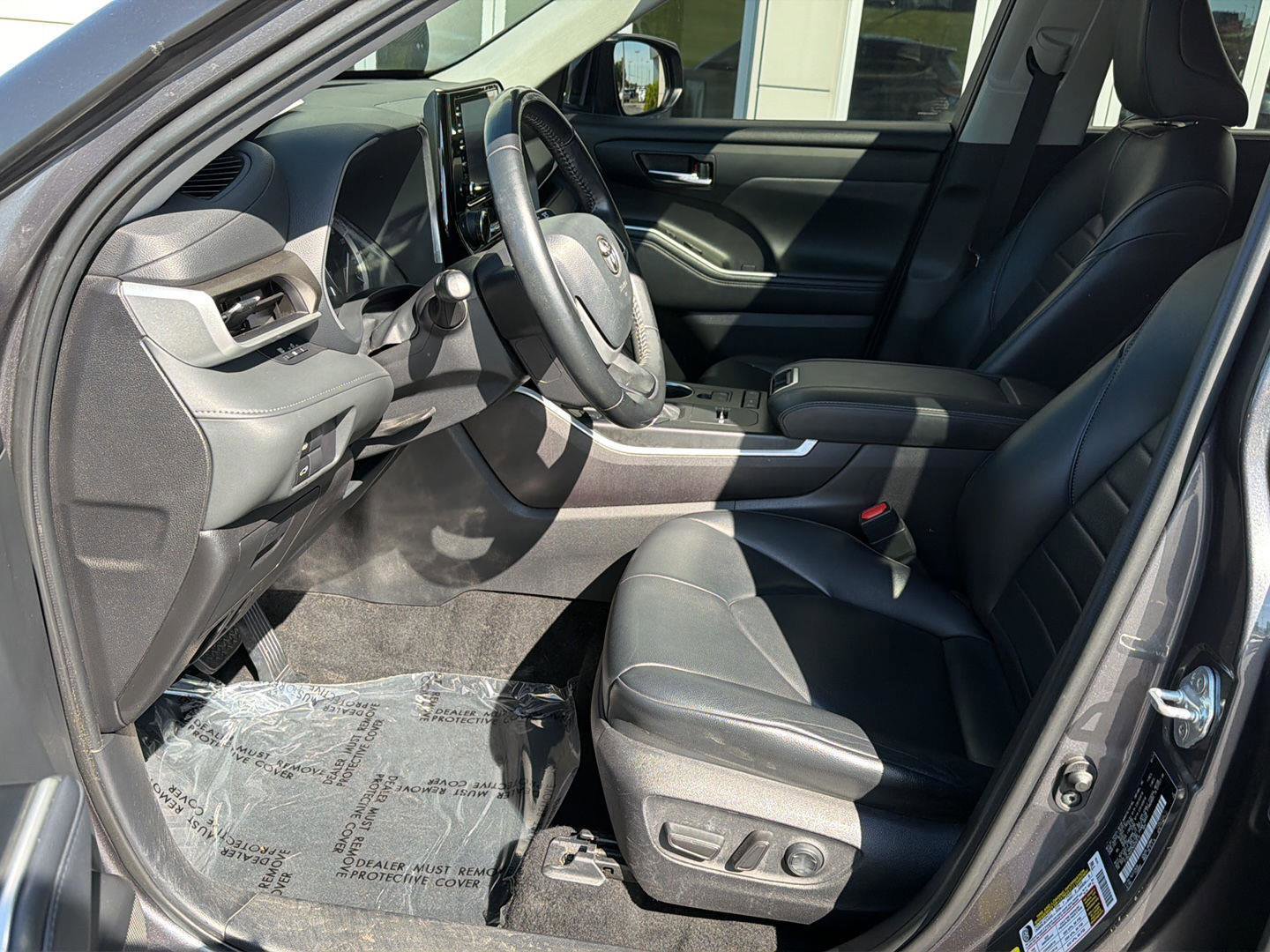Used 2022 Toyota Highlander XLE FWD image 10