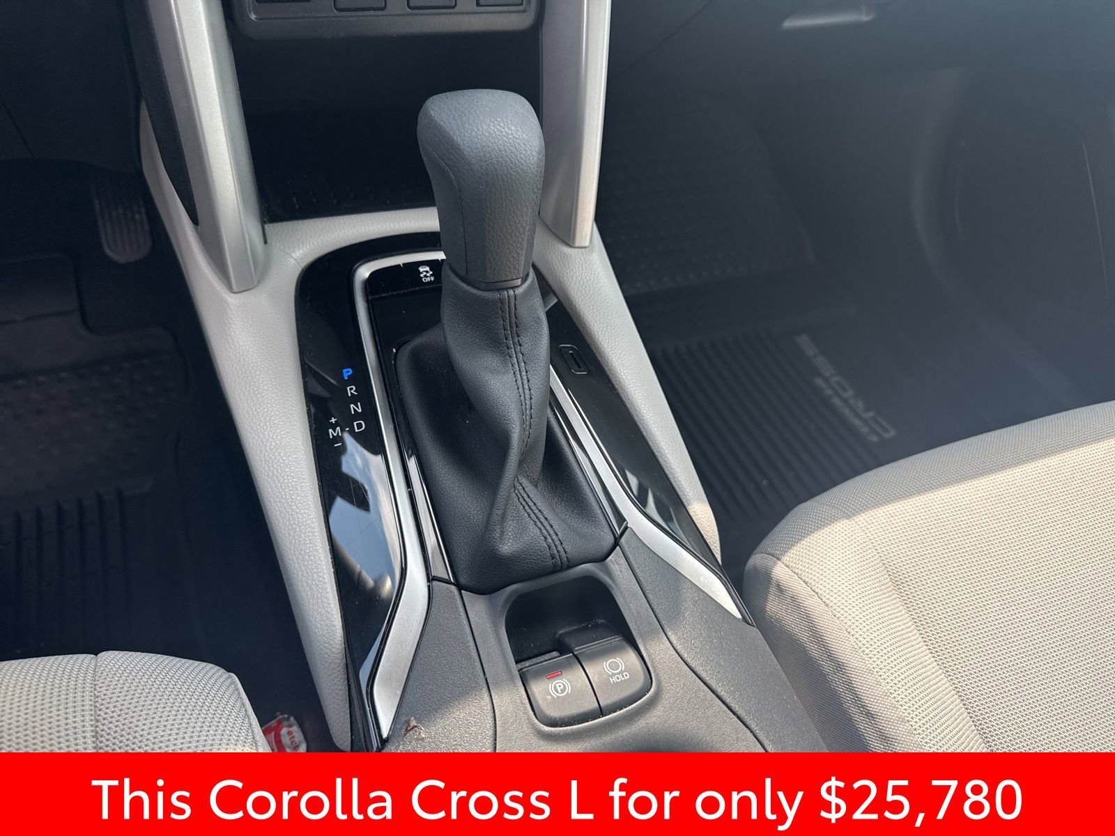 Used 2025 Toyota Corolla Cross L image 18