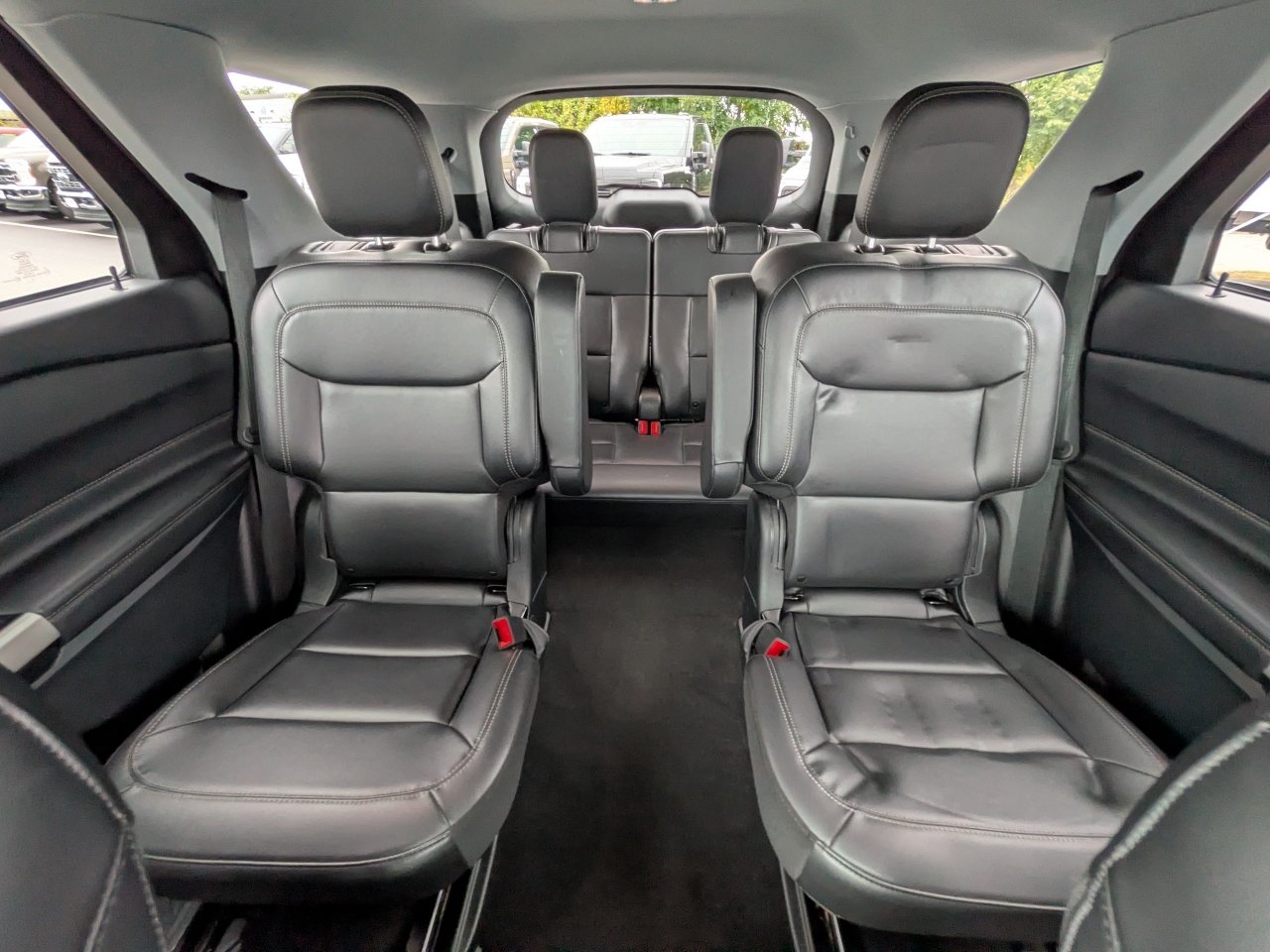 Used 2023 Ford Explorer XLT w/ Equipment Group 202A AWD/4WD image 17