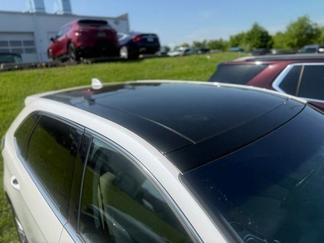 Used 2017 Ford Edge Titanium w/ Equipment Group 301A image 4