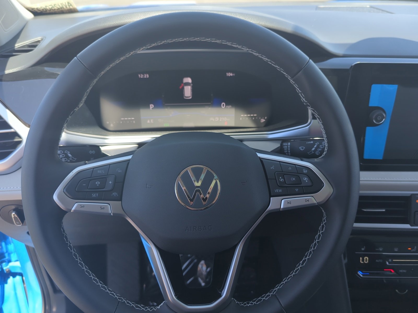 New 2025 Volkswagen Taos SE image 9