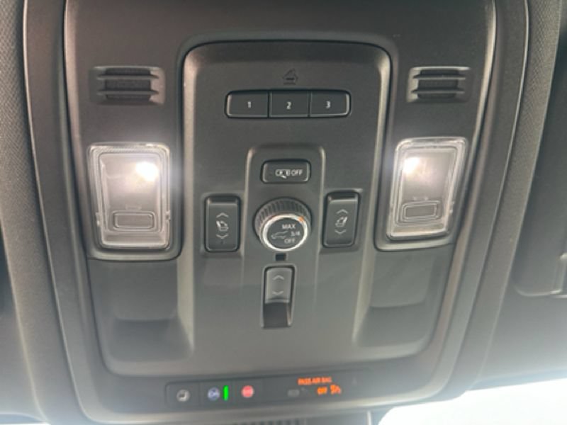 Used 2023 Chevrolet Suburban Premier RWD image 16