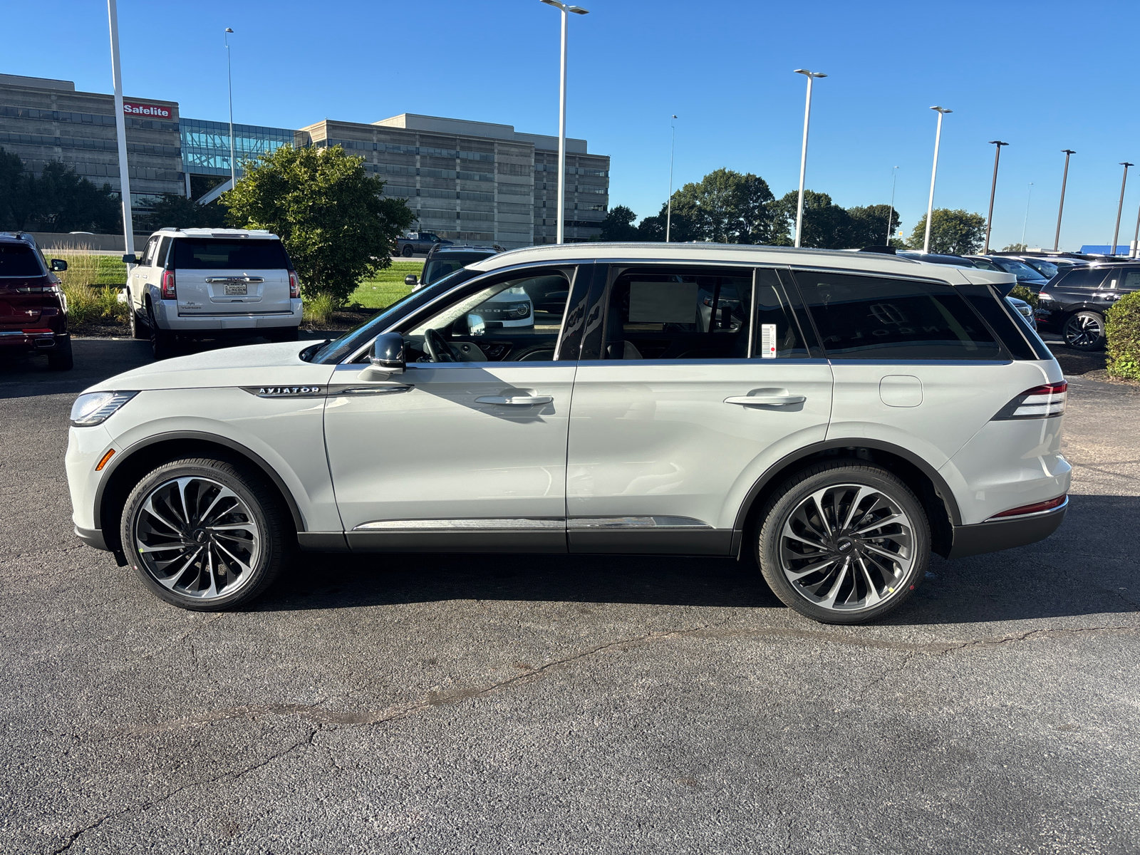 New 2027 Lincoln Aviator Reserve AWD/4WD image 4