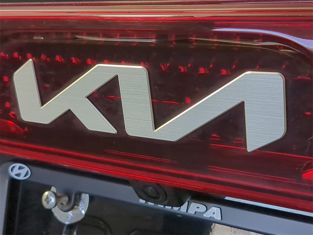 Used 2024 Kia Carnival LX image 13