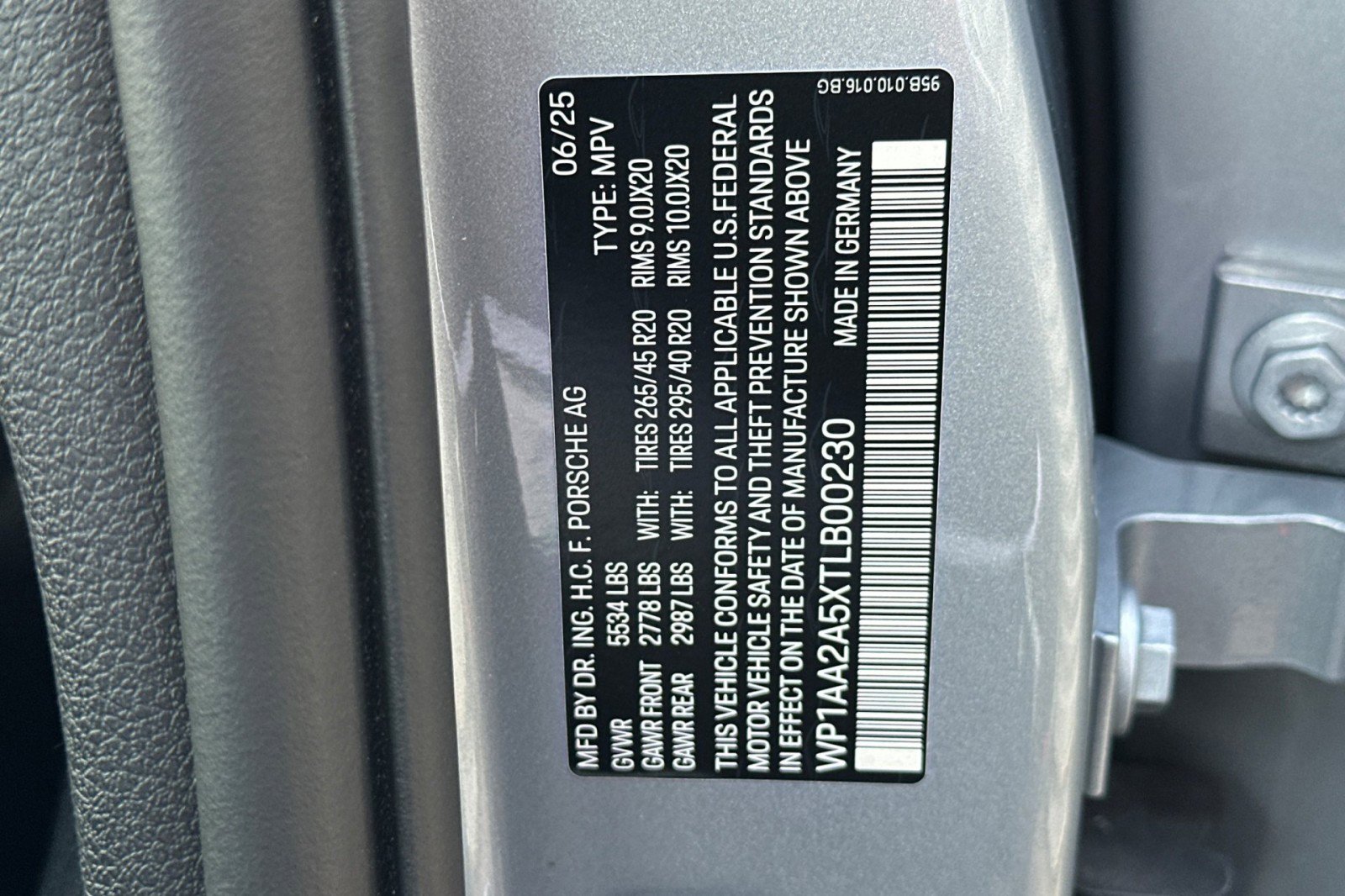 Certified 2026 Porsche Macan AWD/4WD image 29