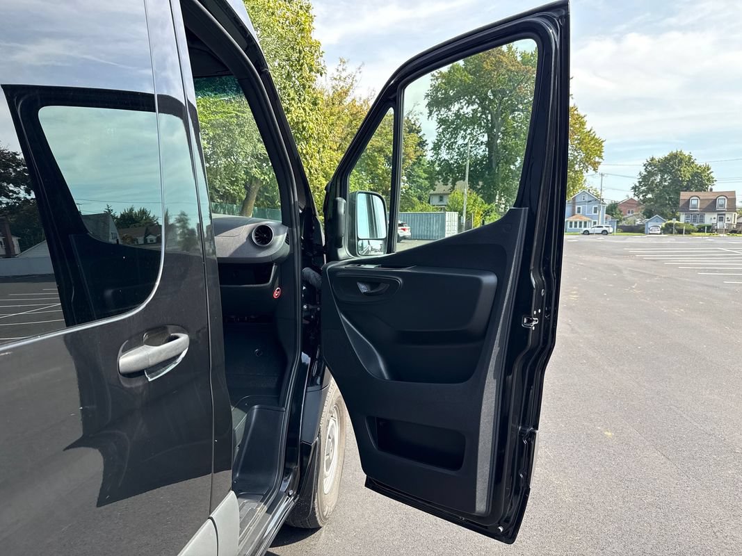 Used 2025 Mercedes-Benz Sprinter 2500 image 15