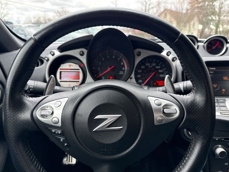 Used 2009 Nissan 370Z Touring w/ Sport Pkg image 18
