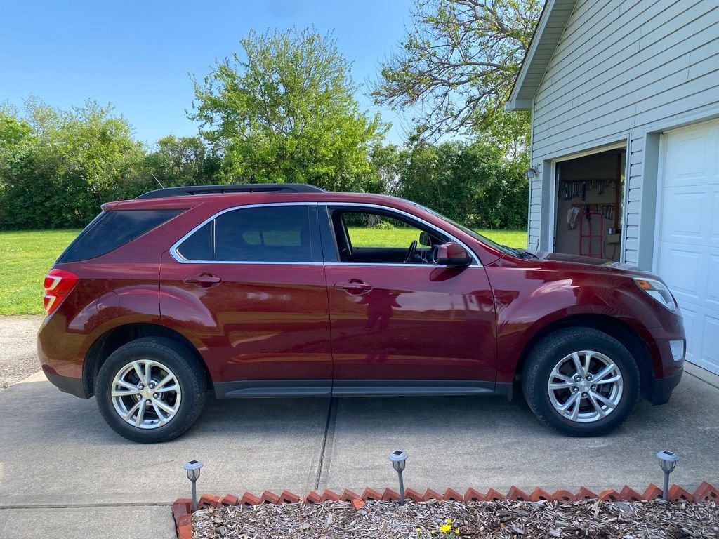 Used 2017 Chevrolet Equinox LT w/ Convenience Package FWD image 2